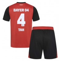 Camisa de Futebol Bayer Leverkusen Jonathan Tah #4 Equipamento Principal Infantil 2024-25 Manga Curta (+ Calças curtas)